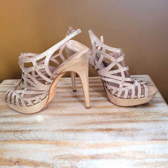 Vince Camuto "Special Event" heels. - Picture 2 of 12